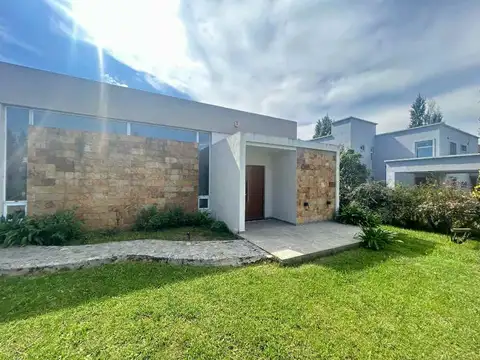 Casa en Venta en Countries y Barrios Cerrados en Berazategui, USD 219.000