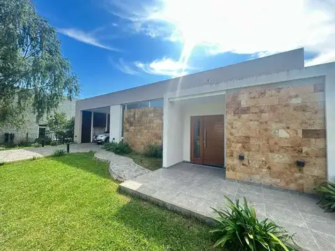 Hermosa casa en una planta en La Candida Club de Campo APTA CREDITO