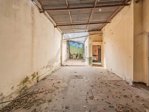 Casa en lote propio a refaccionar