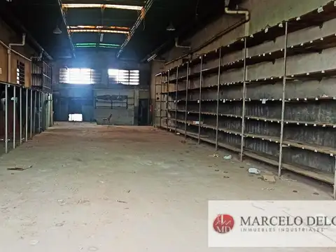 Depósito de 750 m2.   Pompeya - Oportunidad inversión - Venta -
