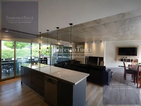 Casa en venta 5 ambientes con pileta en Banco Provincia sector IV