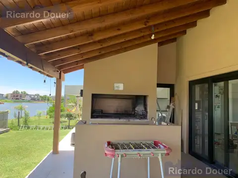 Casa 6 ambientes con 3 baños