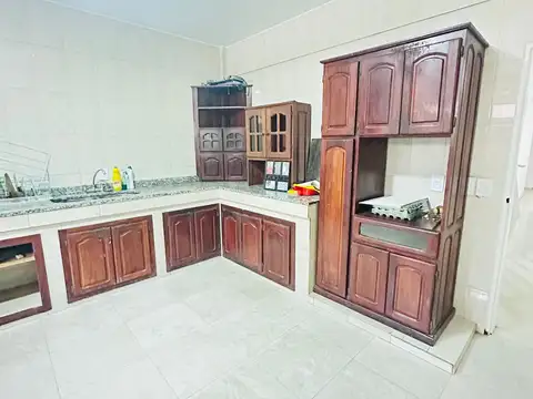 Casa 6 ambientes con 1 baño