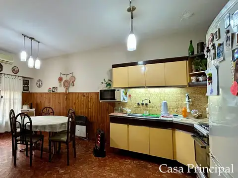Casa en Venta con 3 cocheras