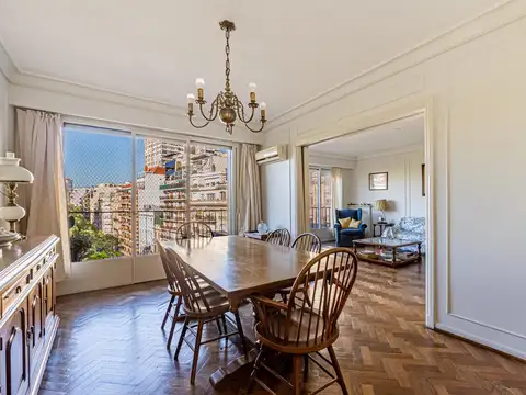 Venta piso de 4 ambientes con cochera en plaza Vicente Lopez Recoleta
