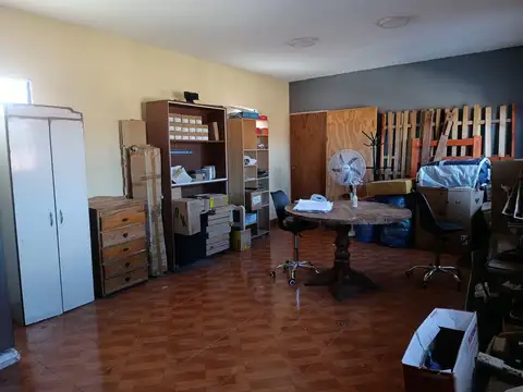 Casa 6 ambientes con 2 baños