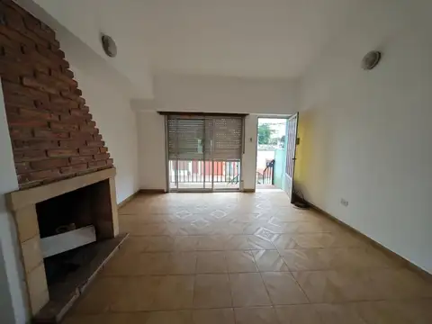 Venta PH planta alta de 2 dormitorios, Alberdi.