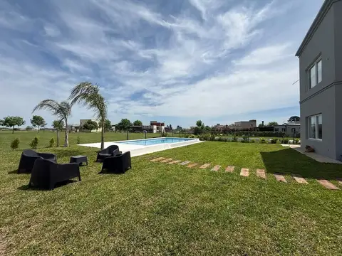 Casa 7 ambientes con 4 baños