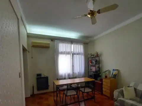 DEPARTAMENTO TIPO CASA 2 AMB AL FRENTE x escalera