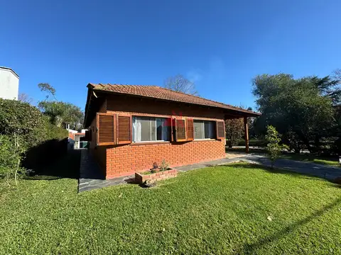 Casa en Venta con 2 cocheras