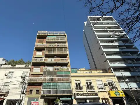2 ambientes  venta- Colegiales- Muy luminoso- A pasos Subte