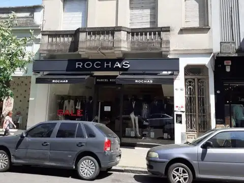 Casa en venta - 8 Dormitorios 2 Baños - 236Mts2 - La Plata