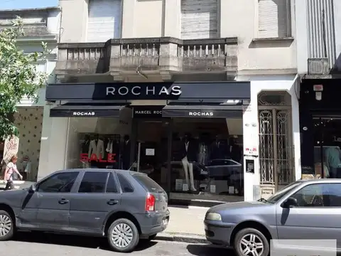 Casa en venta - 8 Dormitorios 2 Baños - 236Mts2 - La Plata