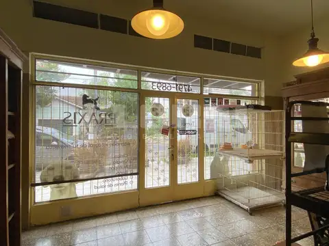 Amplio local comercial en Olivos sobre calle Ugarte 2580