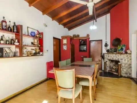 Casa en Venta con 3 cocheras