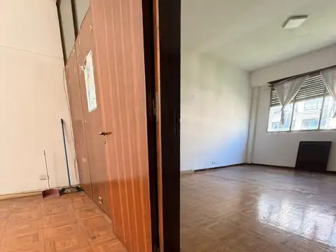 OFICINA 2 AMBIENTES AL FRENTE SUPER LUMINOSA