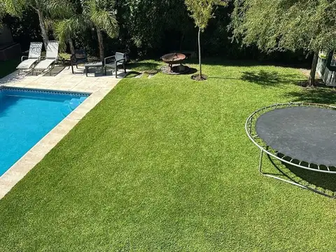 Casa en Alquiler con 1 cochera