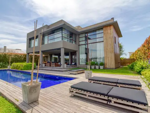 Albanueva - Casa con amarra y vista al río