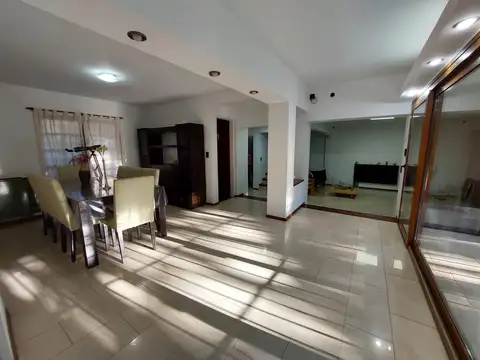 Casa en Venta en Villa Gobernador Udaondo, USD 298.000