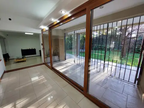 Casa en Venta con 4 cocheras