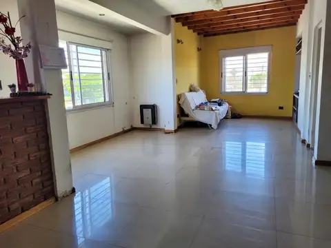 Depto Tipo Casa en Venta en Bernal, USD 65.000