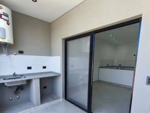 SE ALQUILA PH  DE DOS AMBIENTES