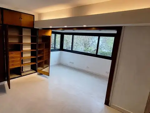 Casa en Alquiler con 2 cocheras