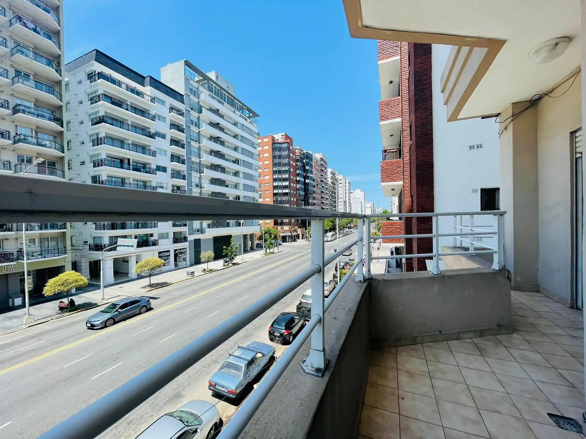 Departamento en Av. Independencia 1000 de tres ambientes con balcon