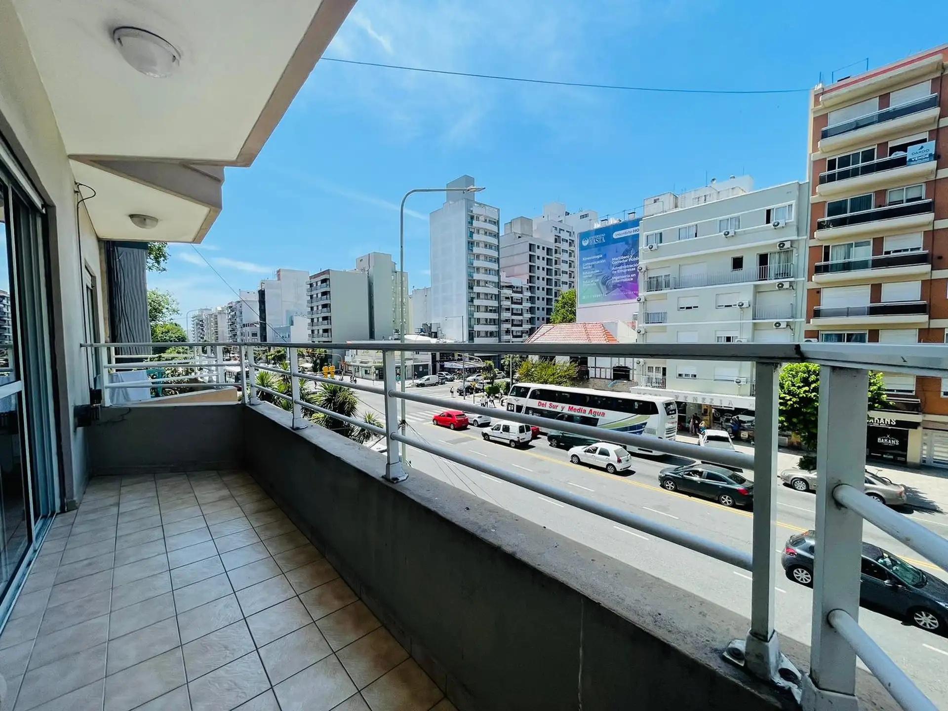 Departamento en Av. Independencia 1000 de tres ambientes con balcon