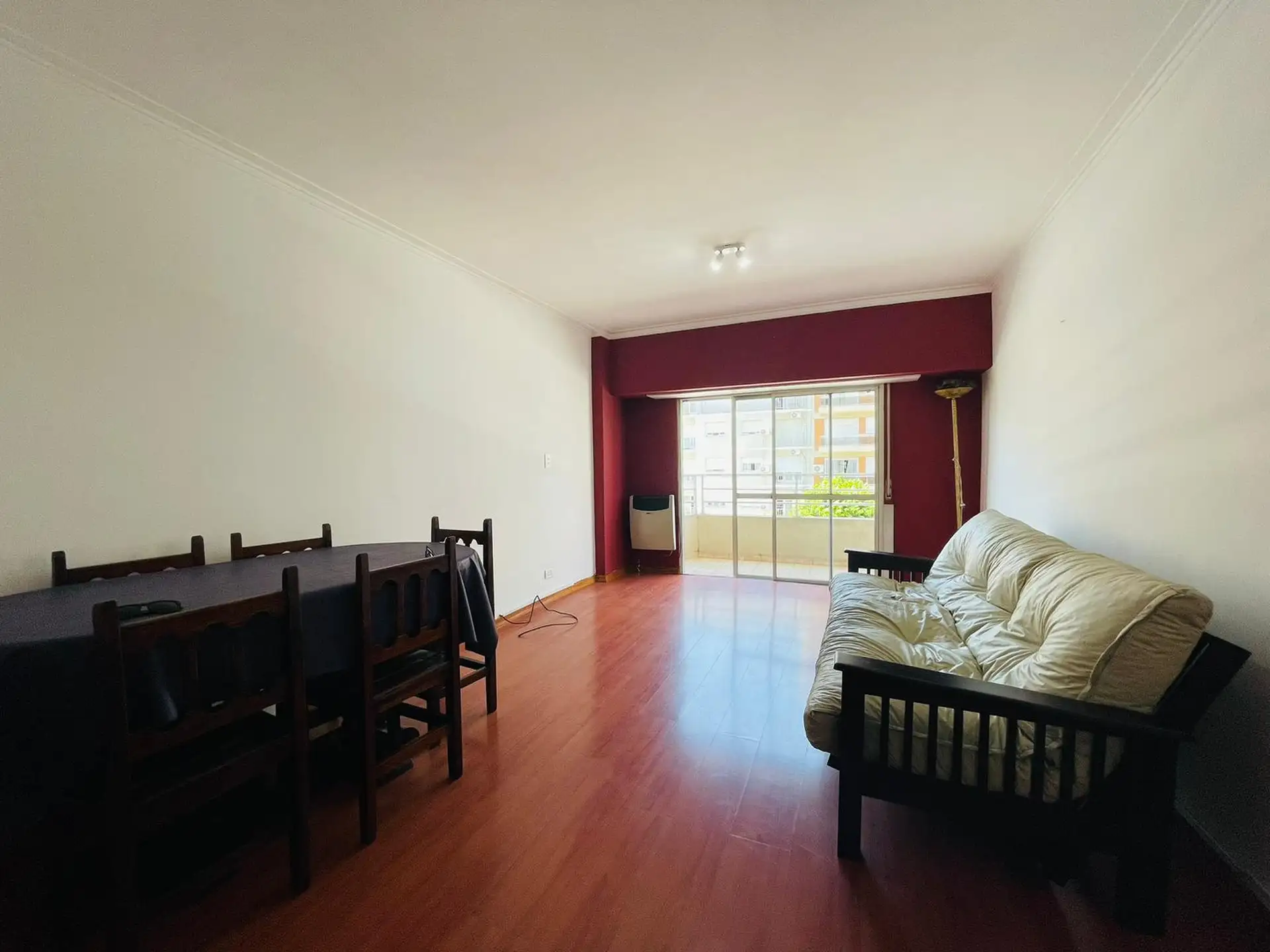 Departamento en Av. Independencia 1000 de tres ambientes con balcon