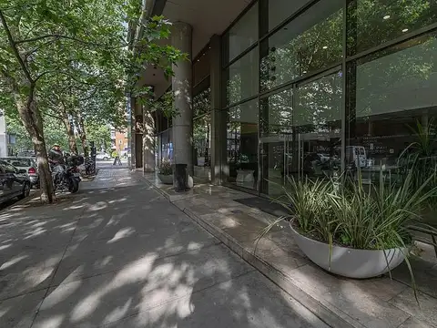 Oficina 9 ambientes con 2 baños