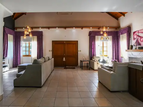 Casa 6 ambientes con 3 baños
