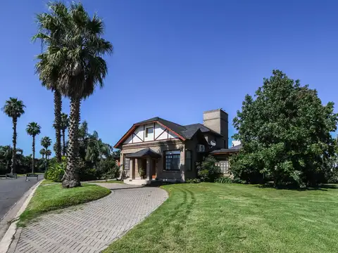 Casa en  Alquiler Amueblada - 3 dormitorios - Pileta- Quincho - Amenities