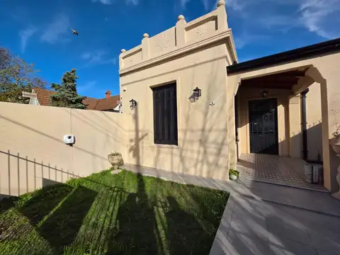 Venta casa 3 ambientes en Don Bosco Este.