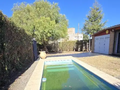 Venta Casa De 2 Dormitorios C/Pileta En Las Mojarras, Parque Siquiman