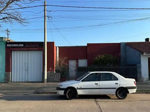 Venta Casa con Galpon Lindante Amplio Terreno Servicios 