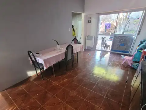 Casa 5 ambientes con 2 baños