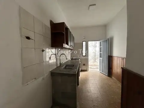 Casa 4 ambientes con 1 baño
