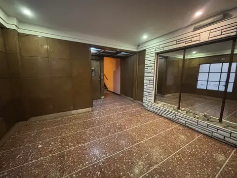 Alquiler 24 meses Departamento 3 ambientes con Patio. Zona Centro