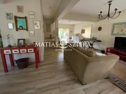 Casa 5 ambientes con 3 baños