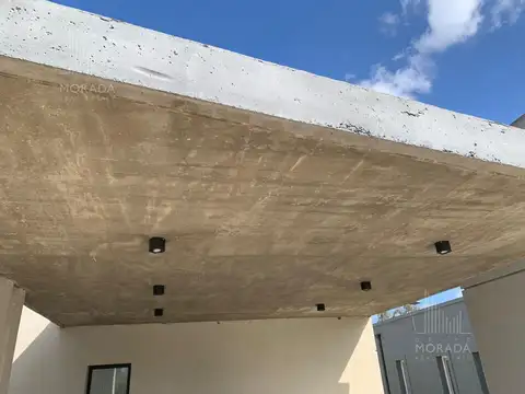 Casa en Venta con 4 cocheras
