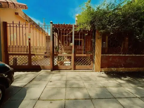 Venta PH tipo casa 4 amb-Luis Guillon  