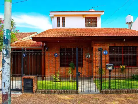 VENTA CASA 4 AMBIENTES MORENO APTO CREDITO