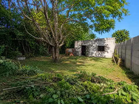 CASA EN VENTA A REFACCIONAR EN LOS HORNOS