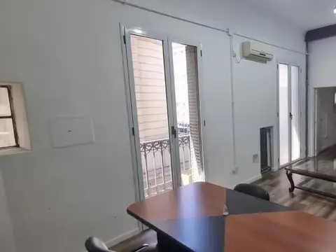 Sarmiento 200, Piso 1