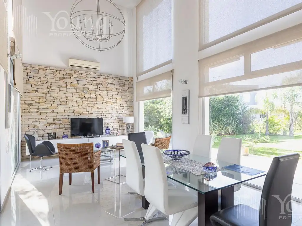 Casa - 272  m² Cubierta | 4 dormitorios | A Estrenar | 3 baños | 5 ambientes | 5 cocheras