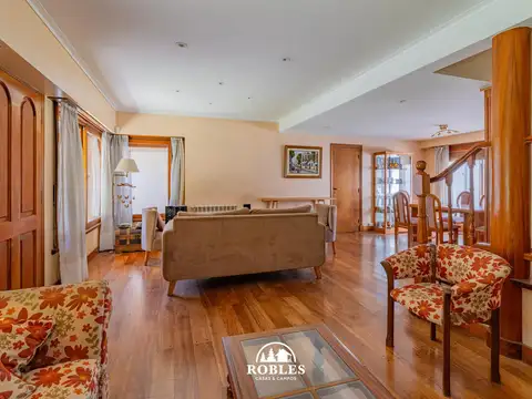 Casa 6 ambientes con 2 baños