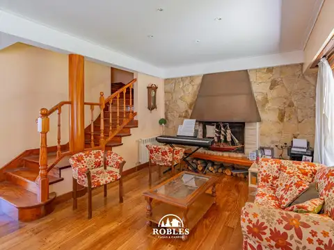 Casa en Venta con 2 cocheras