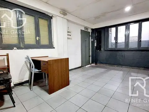 Villa Devoto. Galpón en lote propio