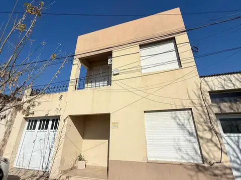 VENTA DE CASA DE DOS PLANTAS EN BUEN ESTADO-PILAR